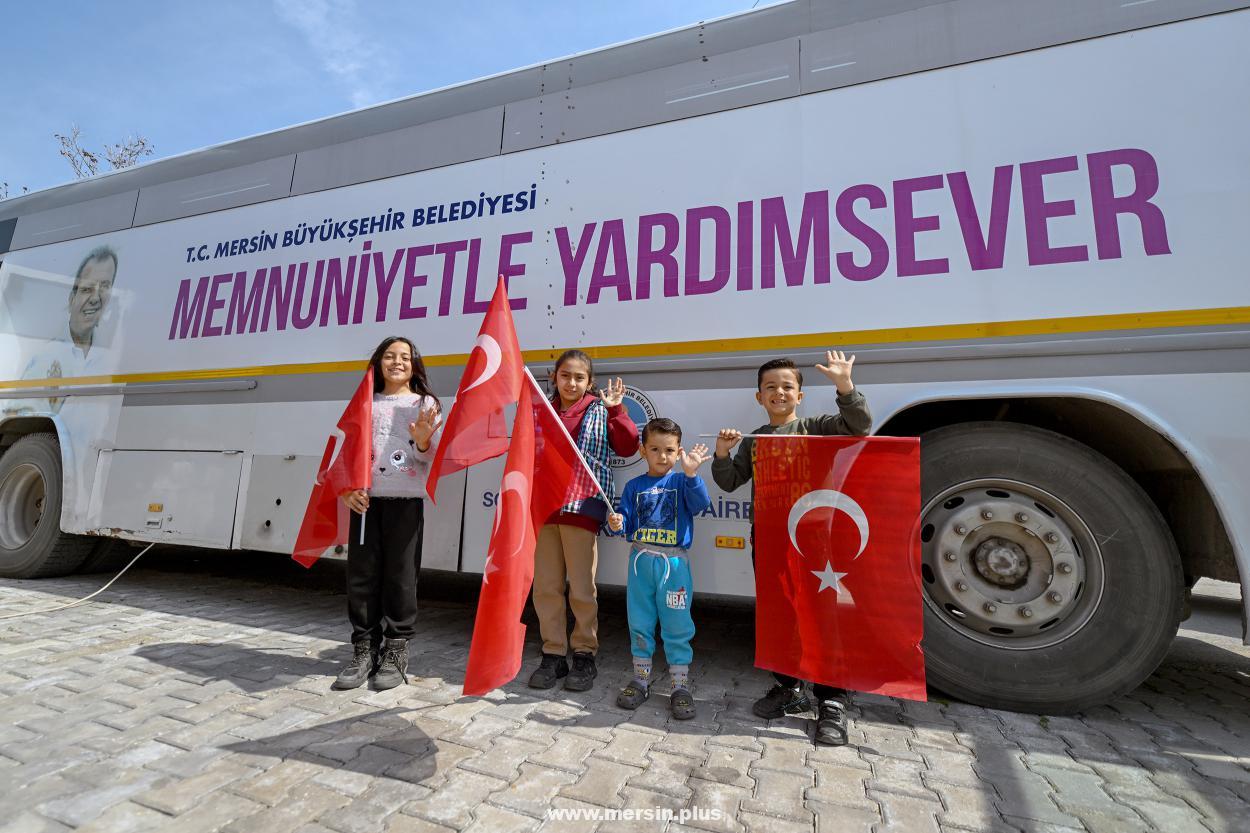Bayram Öncesi Büyükşehir Mobil Kuaför Aracının Vatandaşlara Hediyesi