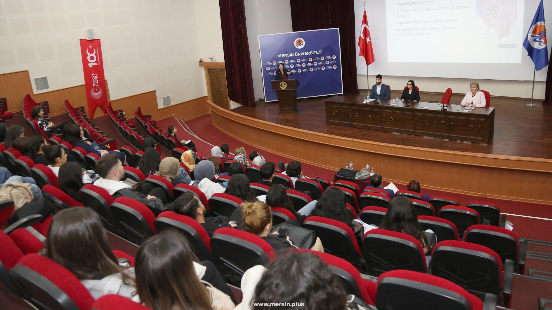 Üniversitemiz Bağımlılıkla Mücadele Komisyonu "Teknoloji Bağımlılığı" Paneli Düzenlendi