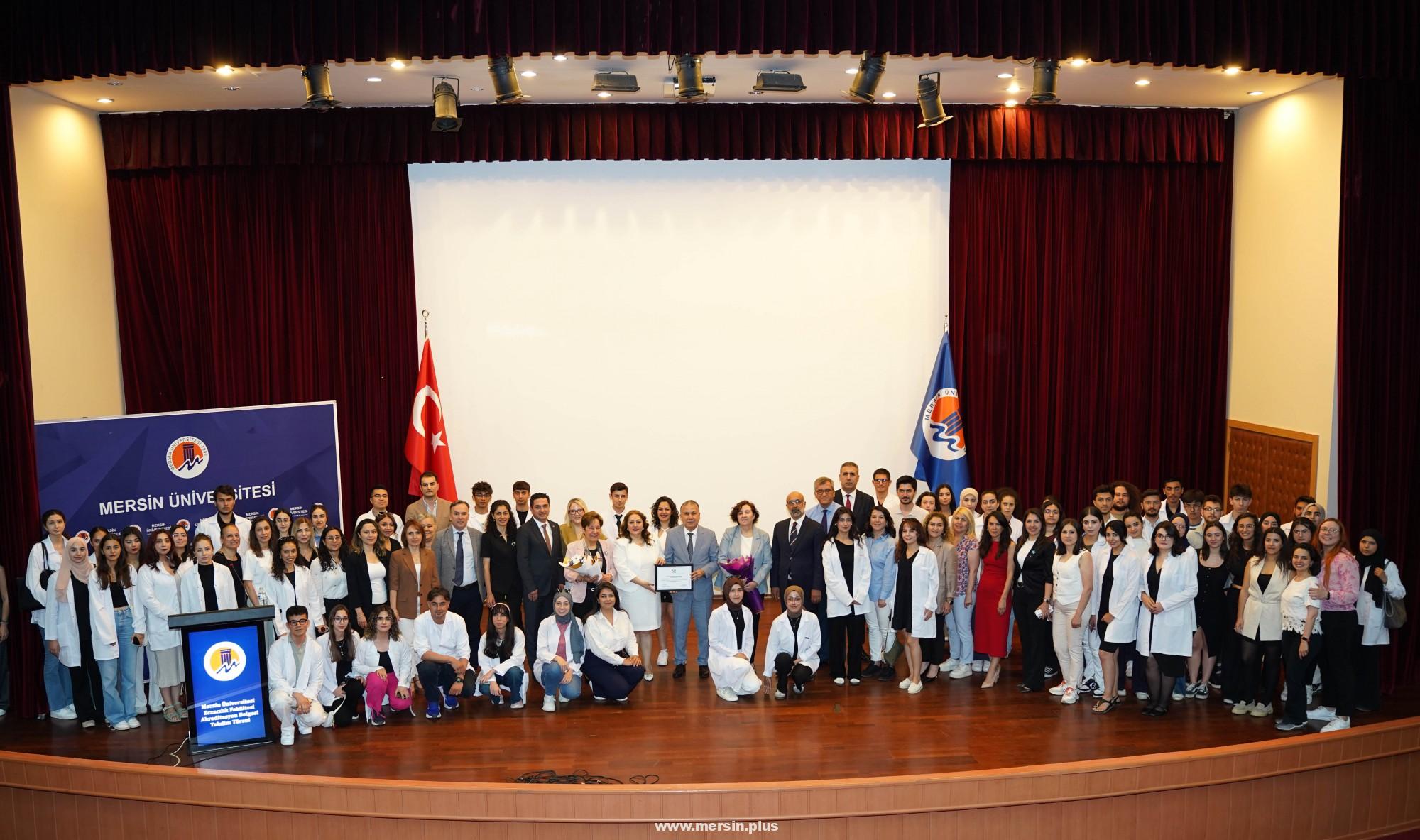 Altı Yıllığına Yeniden Akredite Edilen Eczacılık Fakültemiz İçin Akreditasyon Belgesi Takdim Töreni Düzenlendi