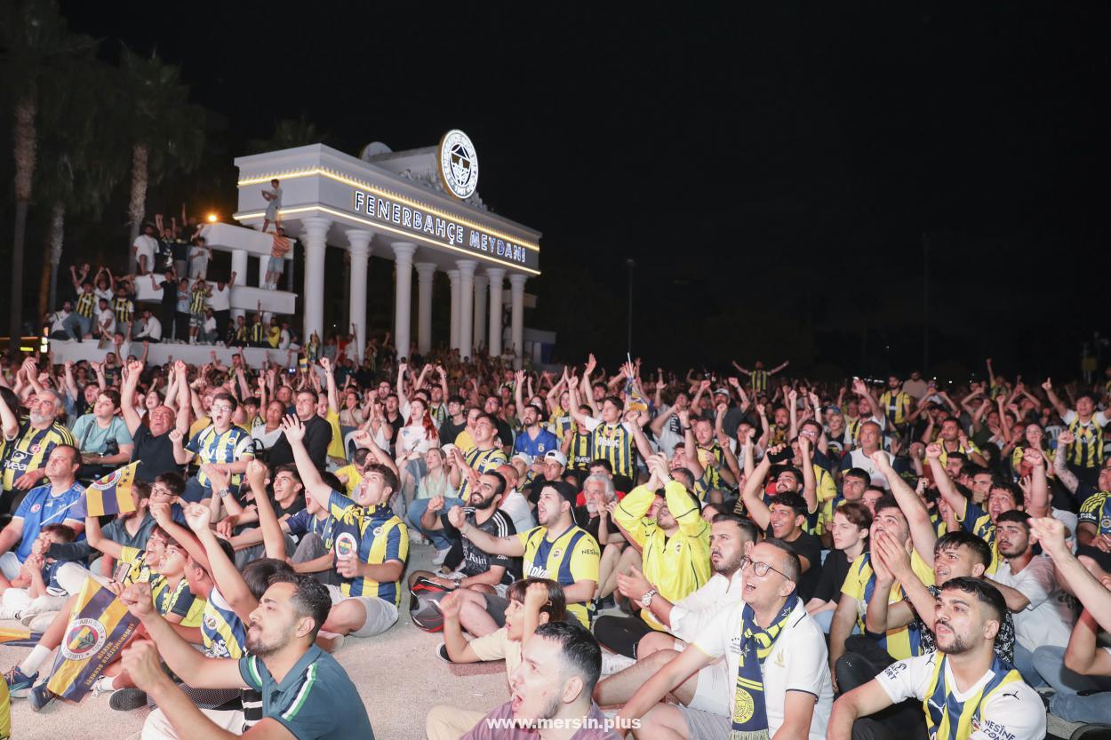 Büyükşehir, Şampiyonluk Coşkusunu Dev Ekranda Paylaştı