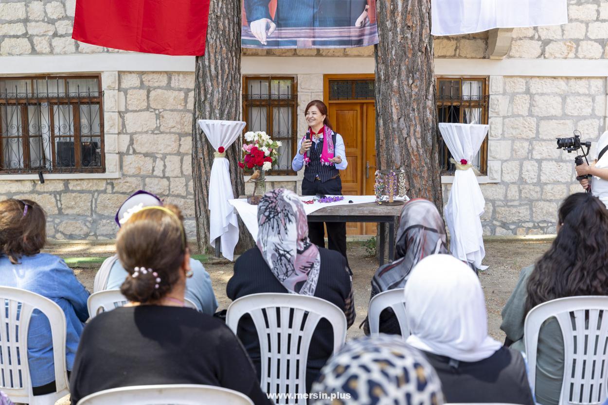 Çamlıyayla'da Üretici Kadınlara Kooperatifleşmenin Önemi Hakkında Bilgilendirme Yapıldı