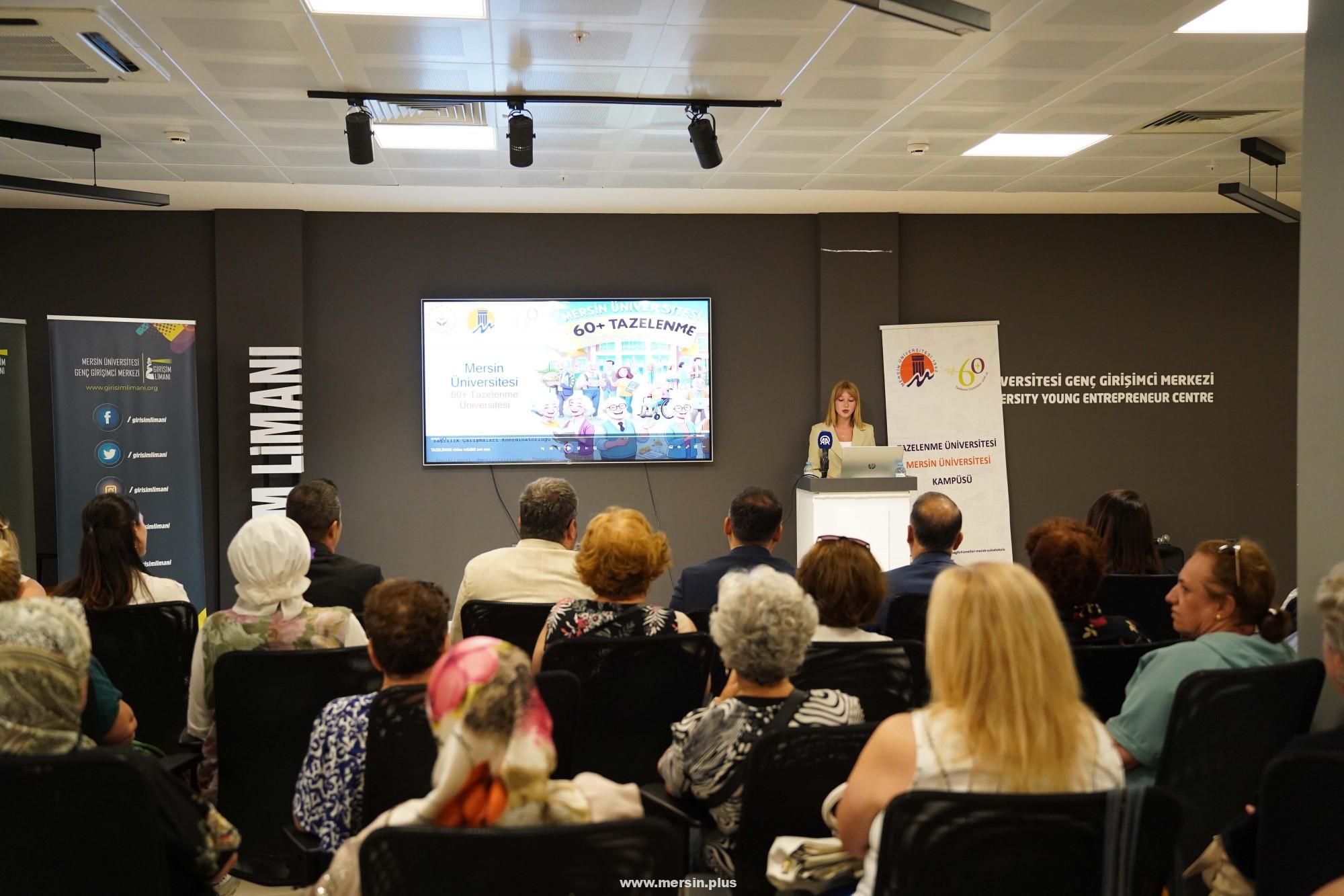 Mersin Üniversitesi 60+ Tazelenme Üniversitesinde Yıl Sonu Coşkusu