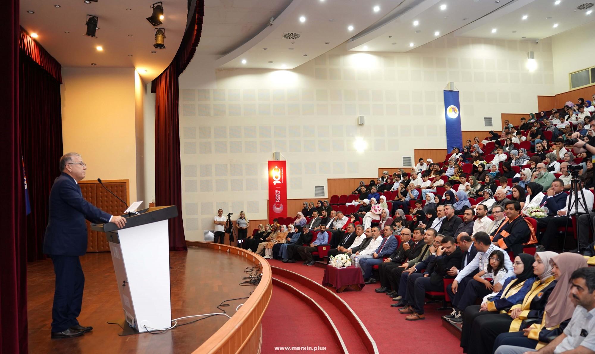 Üniversitemiz İlahiyat Fakültesi 2024-2025 Eğitim Öğretim Yılı Mezuniyet Töreni Gerçekleşti