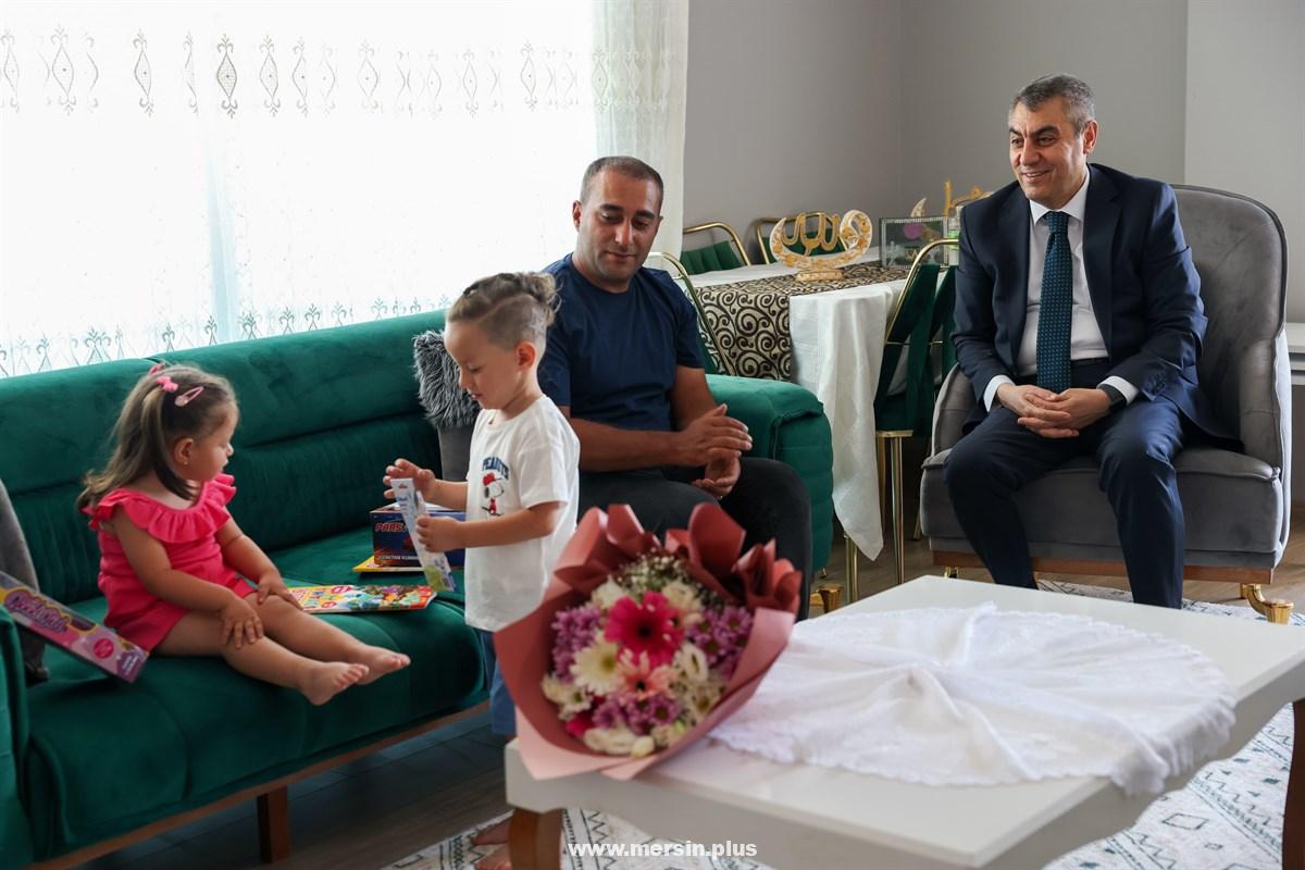 Sayın Valimiz Atilla Toros, Gazi Jandarma Uzman Çavuş Mustafa Tilaver ile Ailesini Ziyaretinde Bulundu