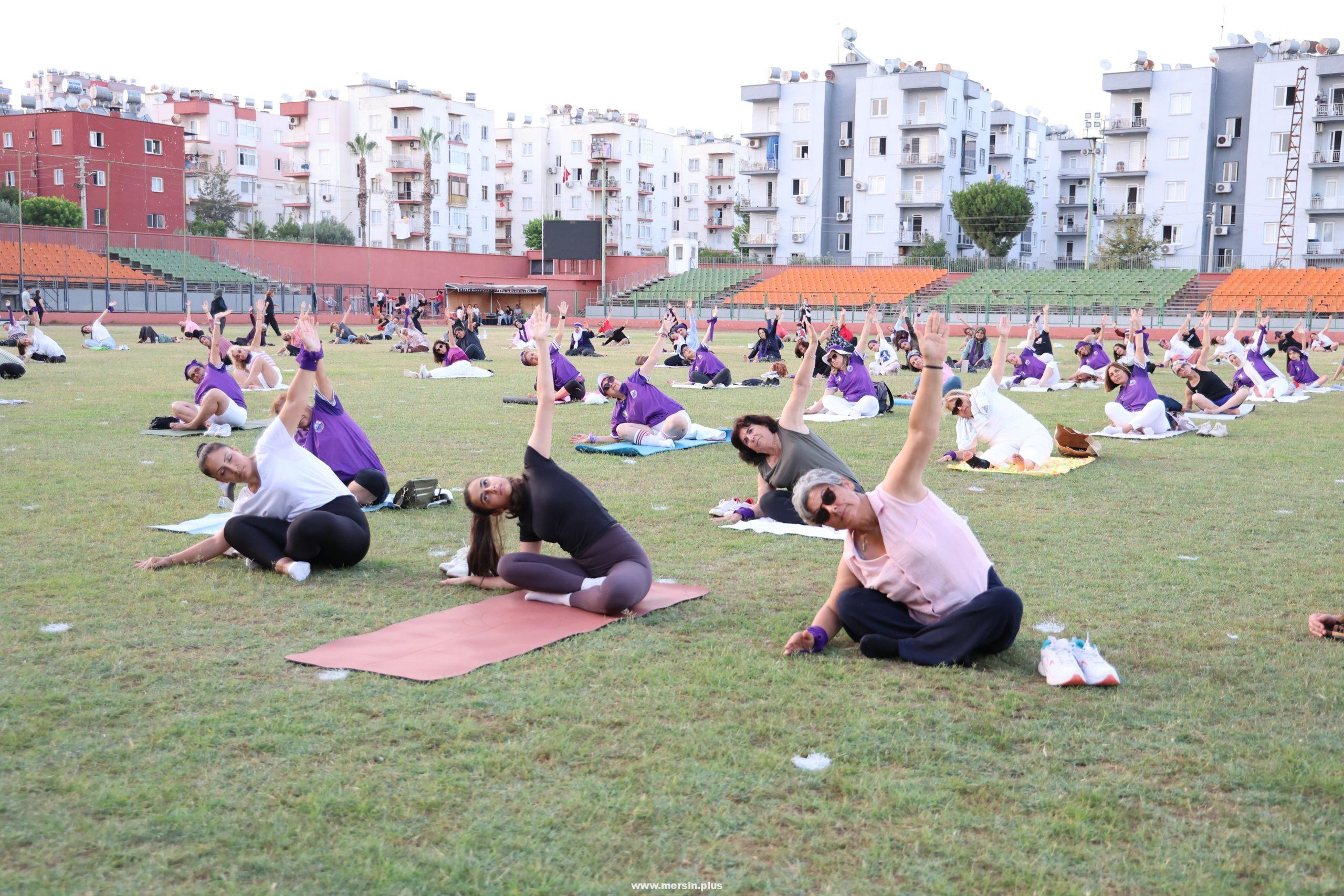 Toroslar’da 300 Kadın Yoga Yaptı