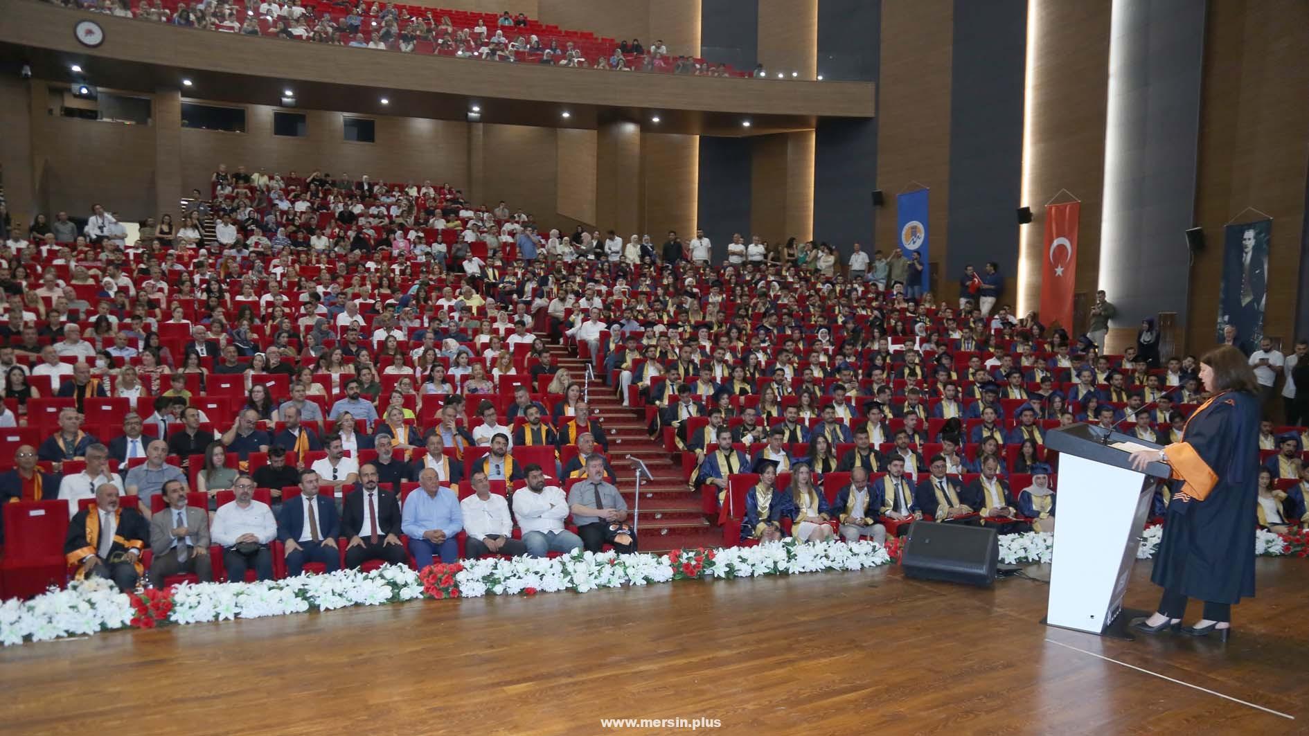 Üniversitemiz Mühendislik Fakültesi Mezuniyet Töreninde Coşku ve Gurur Bir Aradaydı