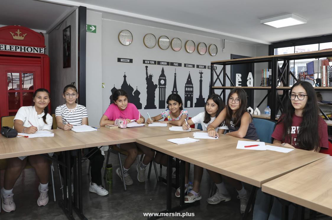 Mersin’de Hello Mersin Konuşma Kulübü Yaz Döneminde Dolup Taşıyor