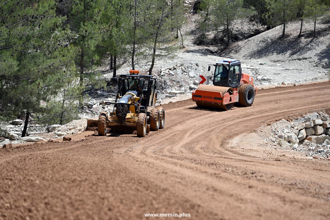 Mut İlçesinde 8 Günde Yenilenen 26 km’lik Grup Yolu ile Tarıma Hızlı ve Güvenli Ulaşım