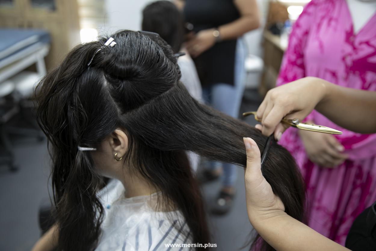 Mersin Büyükşehir’in MERCEK Kursları İstihdama Katkı Sağlıyor: Ücretsiz Kuaförlük Eğitimi