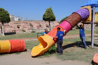 Toroslar Belediyesi Parkları Yeniliyor: Kent Mobilyaları Ve Oyun Grupları Baştan Kuruluyor