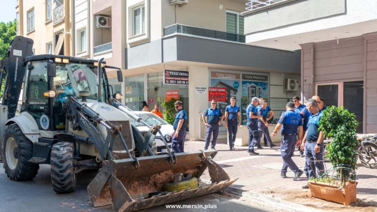 Yenişehir Belediyesi Yaya Güvenliği İçin Yol ve Kaldırım İşgallerine Müdahale Etti
