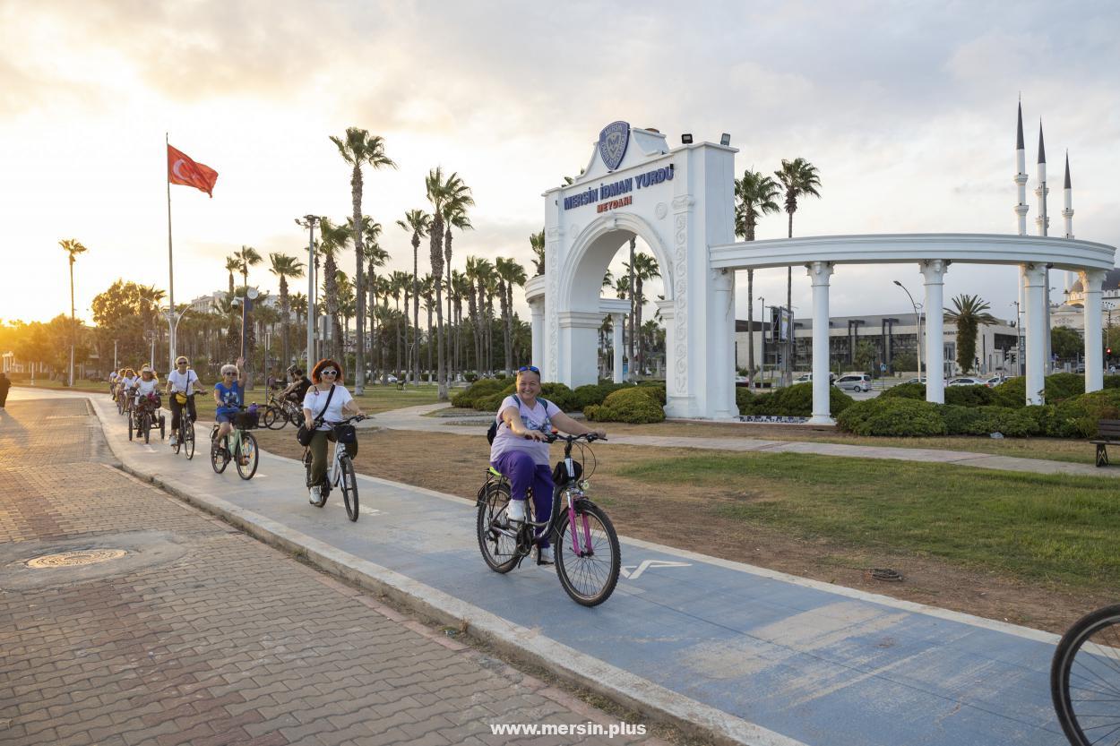 Bisiklet Tutkunları Mersin Sahilinde Farkındalık İçin Buluştu