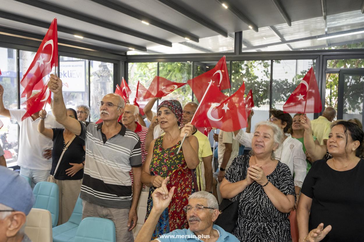 Erdemli Emekli Evi’nde Zafer Türküleri Yankılandı