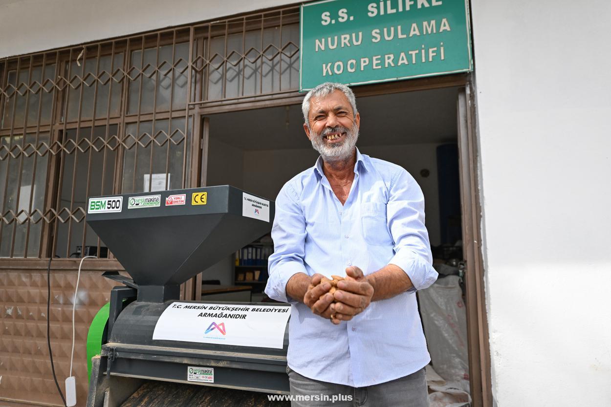 Mersin Büyükşehir’den Badem Üreticilerine Makine Desteği