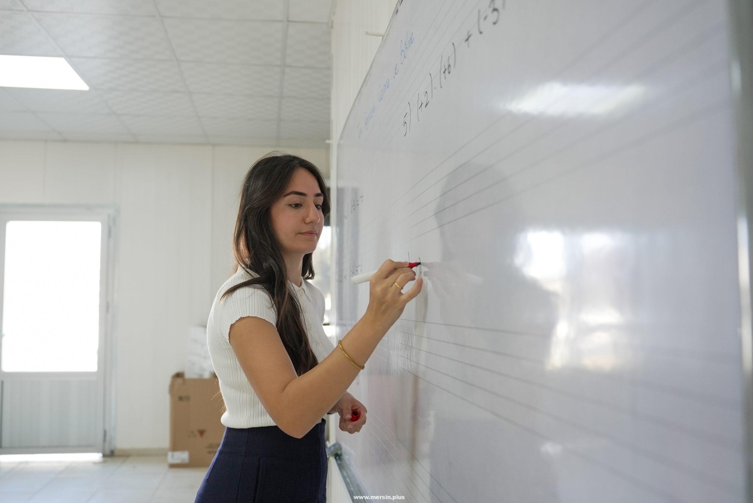 Mezitli Belediyesi’nden Öğrencilere Ücretsiz İngilizce ve Matematik Kursu