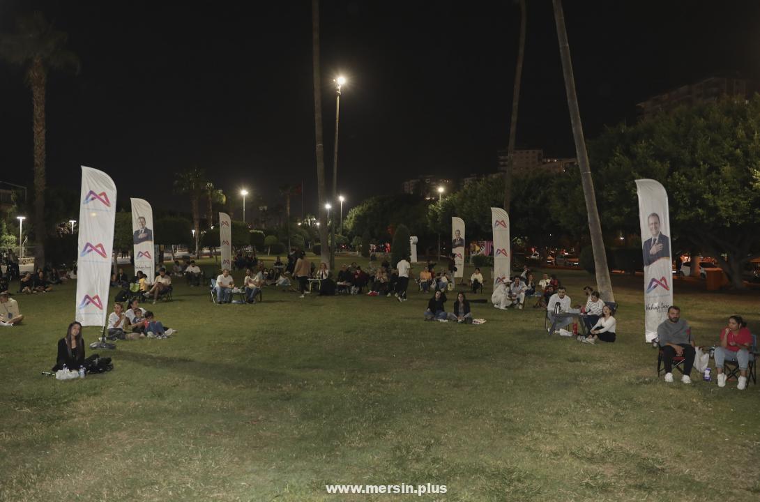 Büyükşehir’in Akustik Sahne Konserleri Kültür Park’ta Gençlerle Buluştu