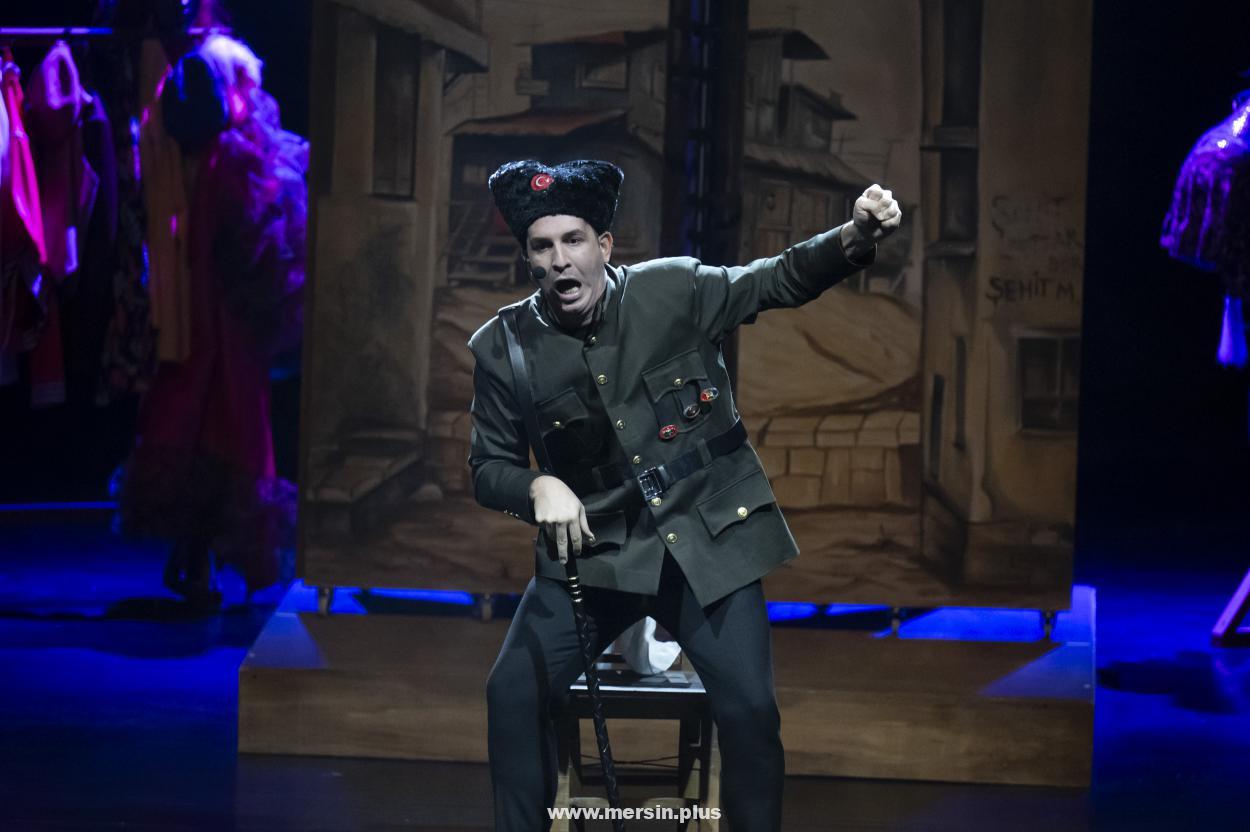 Mersin Şehir Tiyatrosu’ndan ‘Eyvah Nadir’ Oyunu Yeniden Sahnede