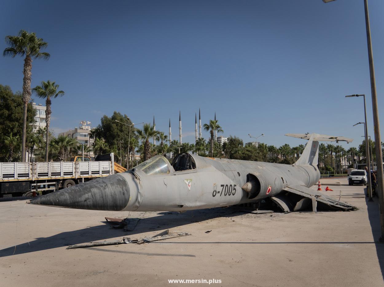 Mersin’de 30 Yıllık F-104 Uçağı Korozyon Nedeniyle Söküldü