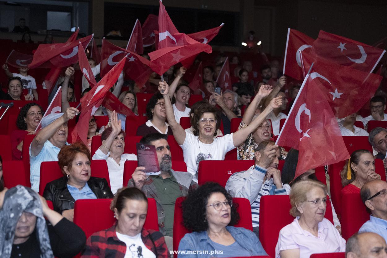 Mersin’de Cumhuriyet Bayramı, Kent Orkestrası’nın Ezgileriyle Kutlandı
