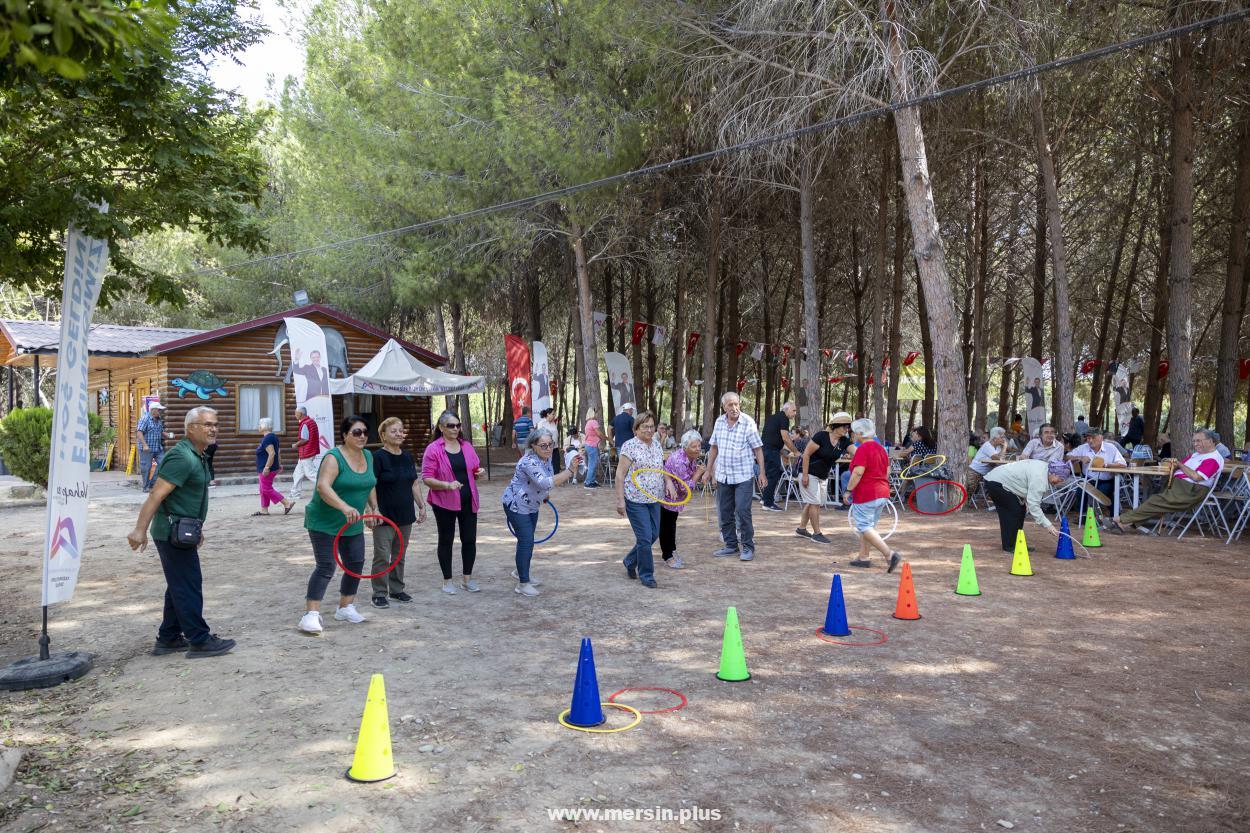 Mersin’de Dünya Yaşlılar Günü Coşkusu: Emekliler ve Alzheimer Merkezi Bir Arada