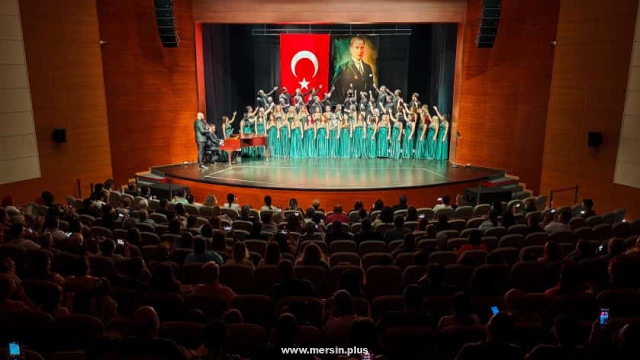Nevit Kodallı Korosu’ndan Cumhuriyet’in 102. Yılına Özel Konser