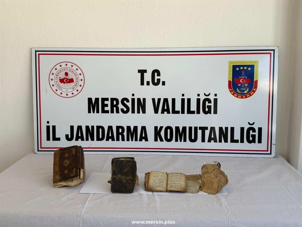 Mersin’de Tarihi Eser Kaçakçılığı: Jandarma 4 El Yazması Kur’an-ı Kerim’e El Koydu
