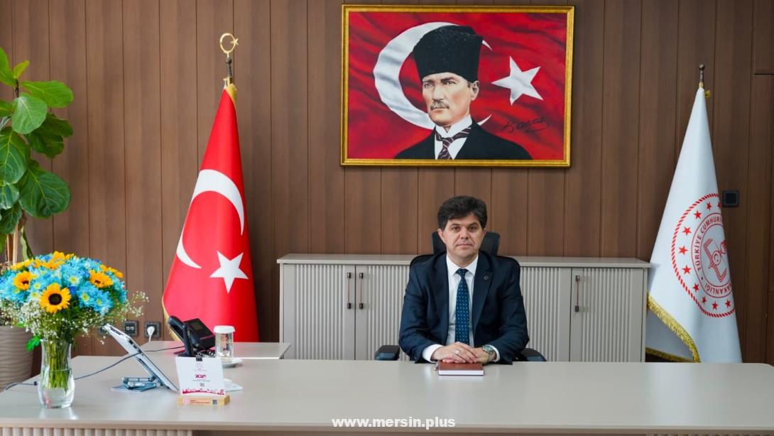 İl Mi̇llî Eği̇ti̇m Müdürü Muhammed Özdemi̇rci̇'ni̇n 24 Kasim Öğretmenler Günü Mesaji