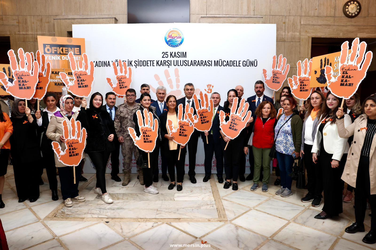 Mersin Valisi Atilla Toros’tan Kadına Şiddetle Mücadele Mesajı