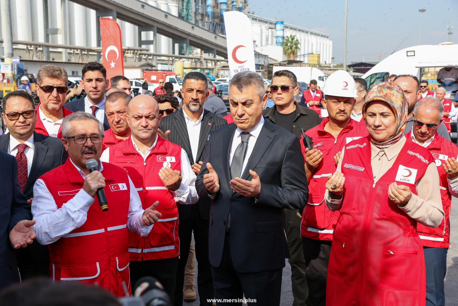 Vali Atilla Toros, Gazze’ye Yardım Taşıyan İyilik Gemisi’nin Uğurlama Törenine Katıldı