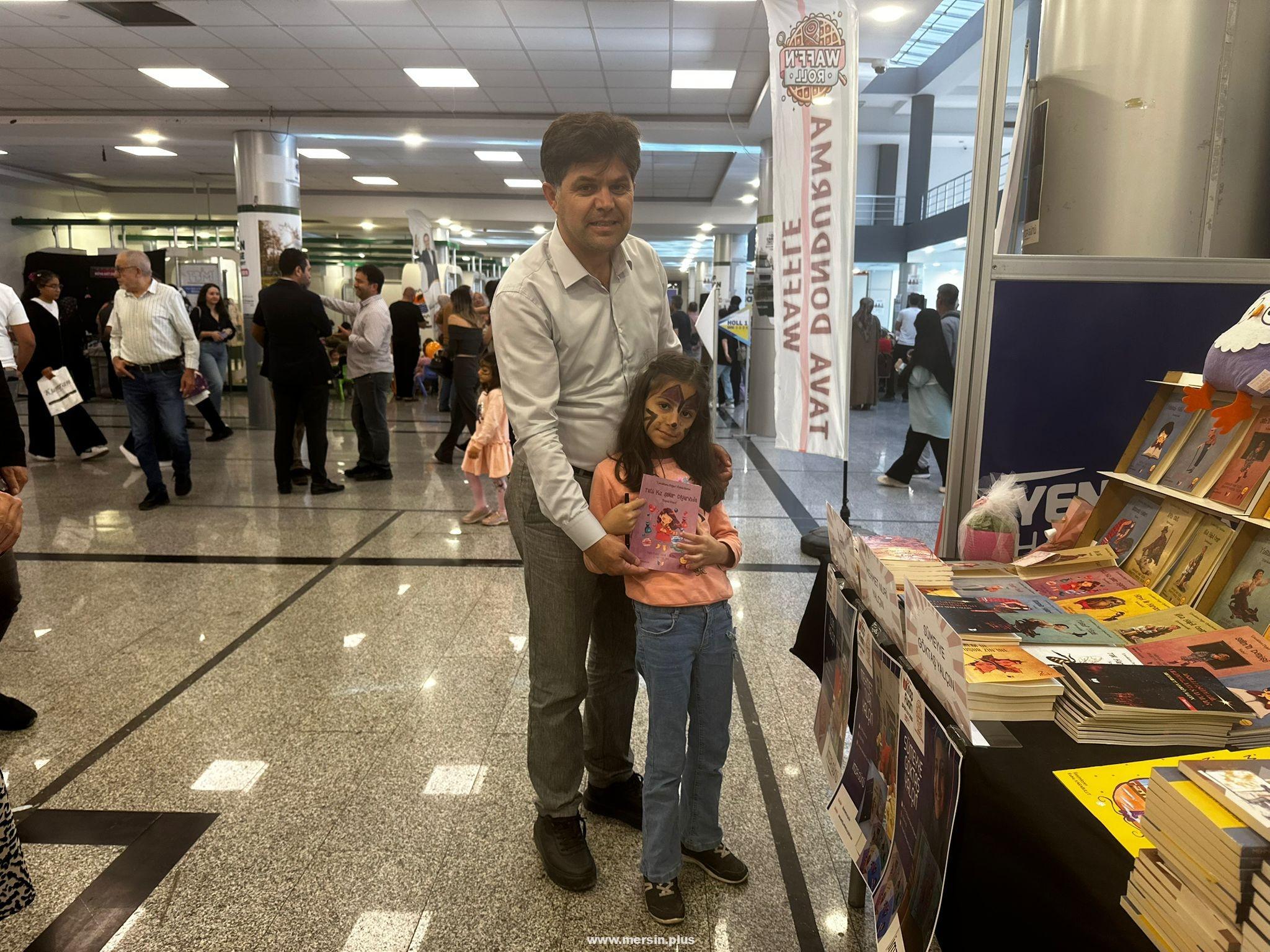 Mersin İl Millî Eğitim Müdürü, CNR Fuarı’nda Öğretmen Yazarlarla Bir Araya Geldi