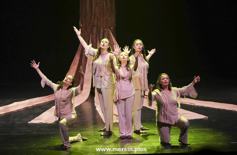 Mersin’de Emekliler, Kadim Anadolu Kadınlarının Hikâyeleriyle Büyülendi