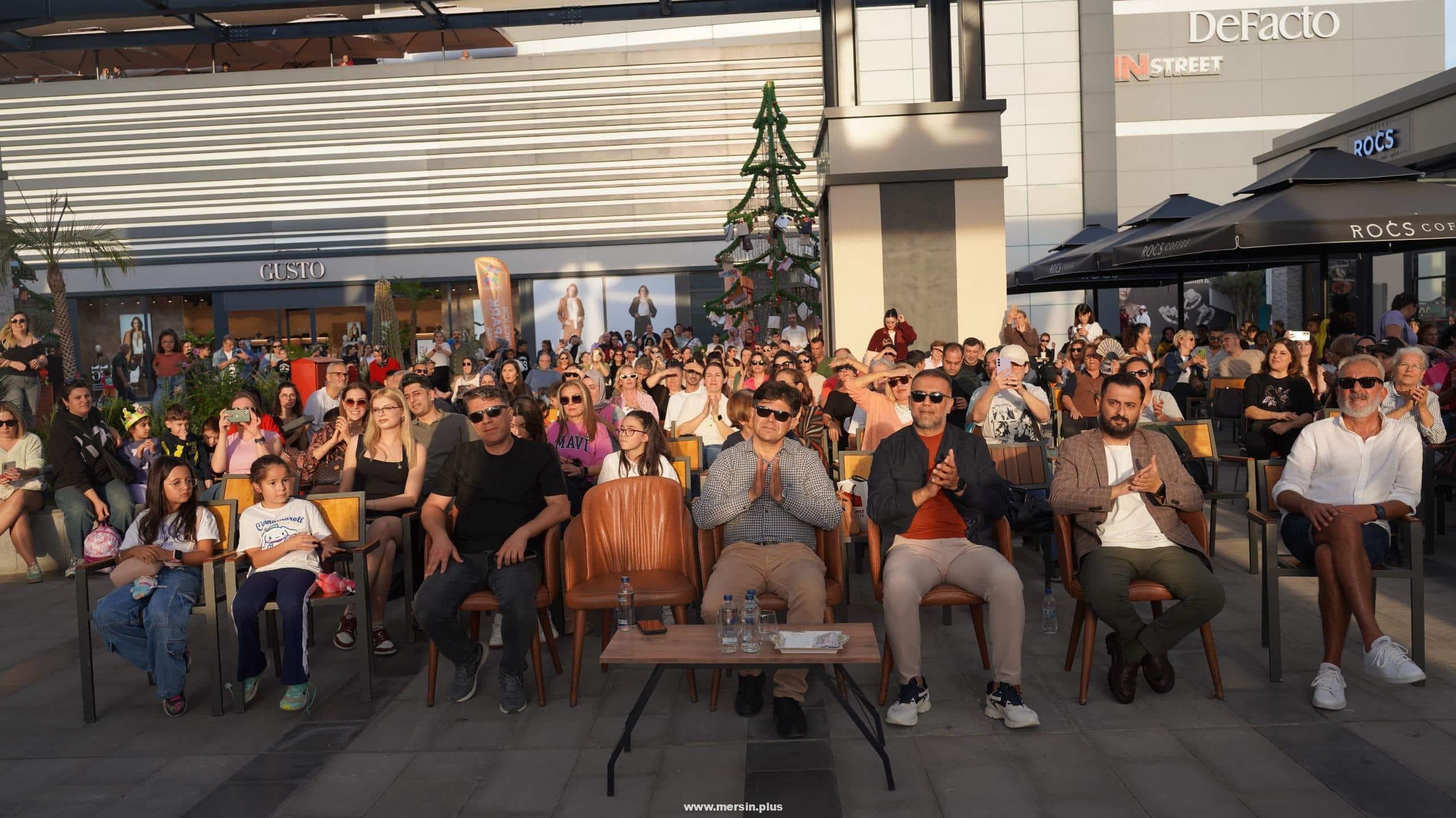 Mersin’de Maarif Orkestrası’ndan Öğretmenler Günü Konseri