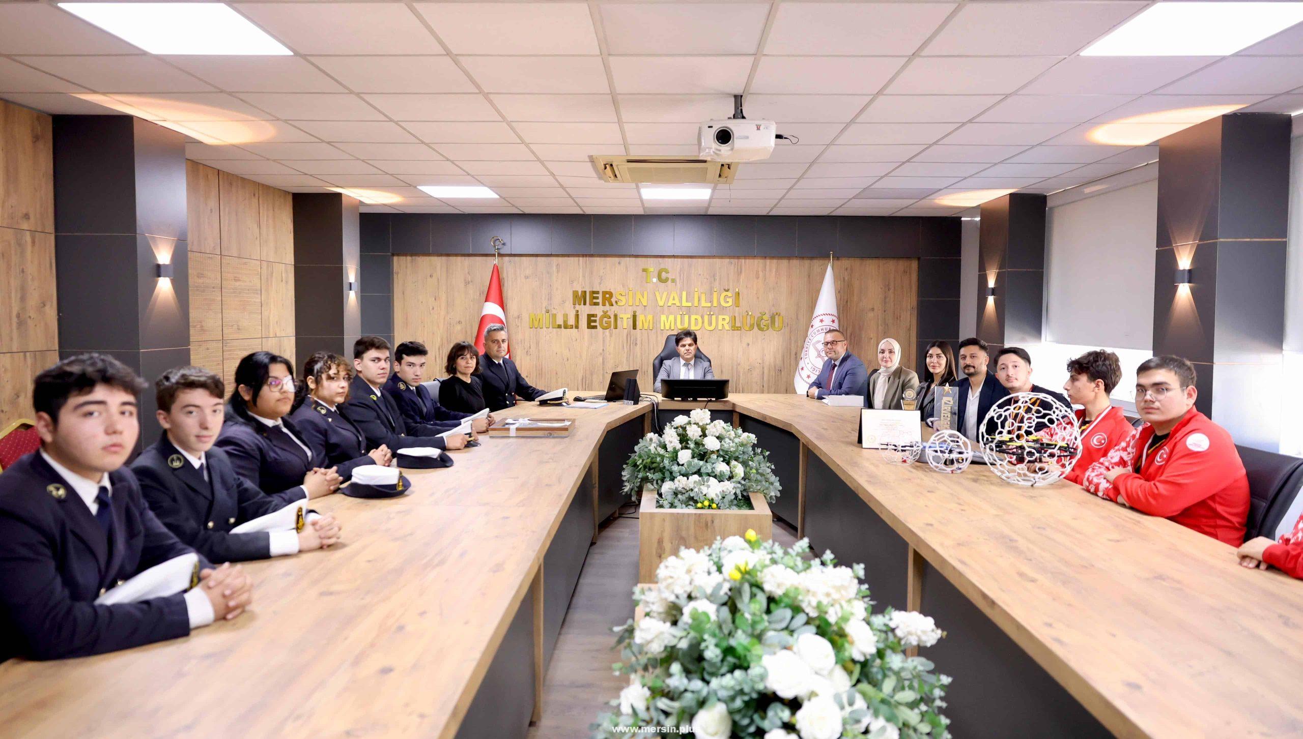 Mersinli Öğrenciler İtalya Staj Deneyimini Ve Drone Futbol Dünya Kupası Başarısını Paylaştı