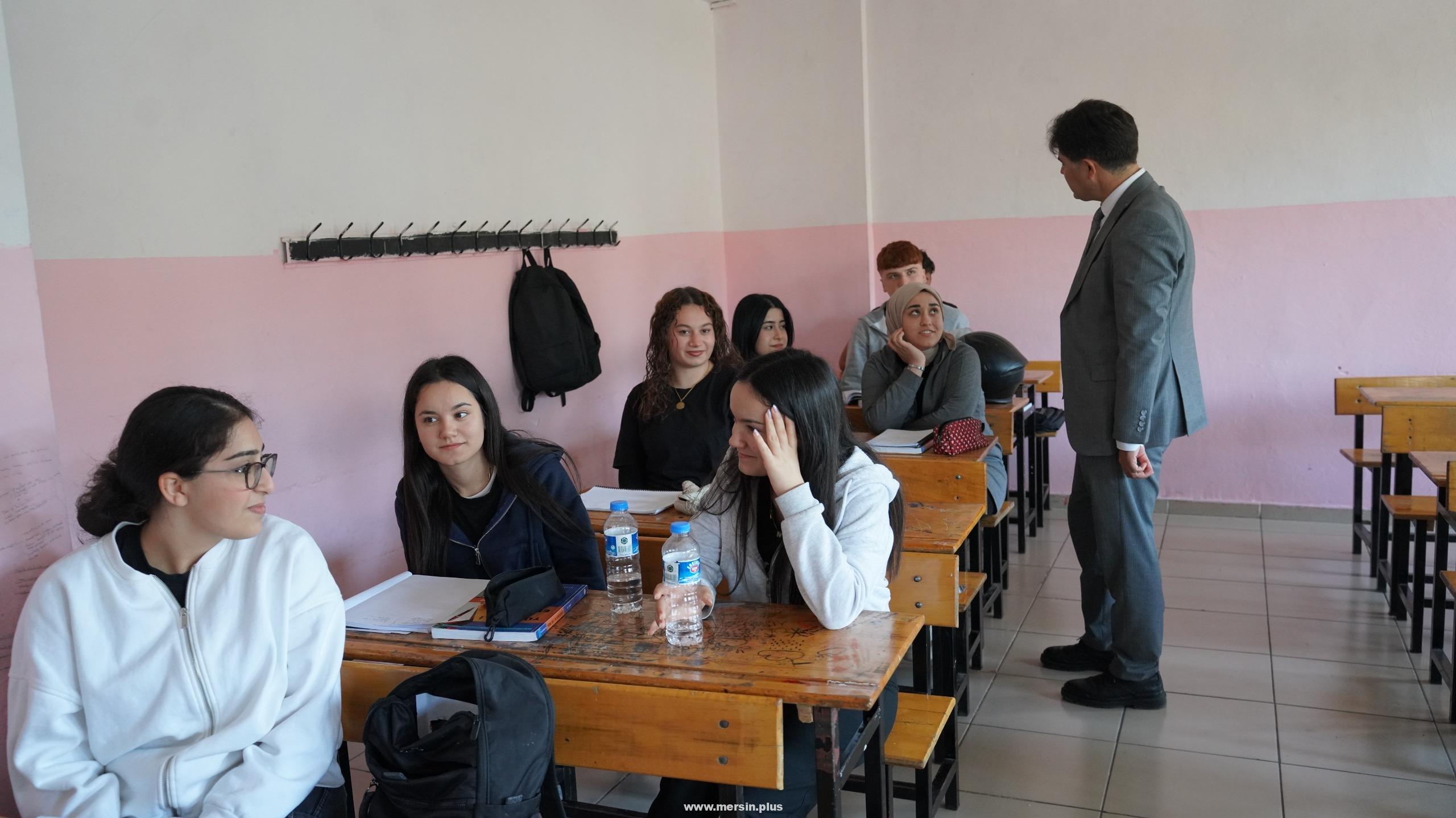 Müdür Muhammed Özdemirci, 24 Kasım Ortaokulu Ve Yahya Akel Fen Lisesi’nde İncelemelerde Bulundu