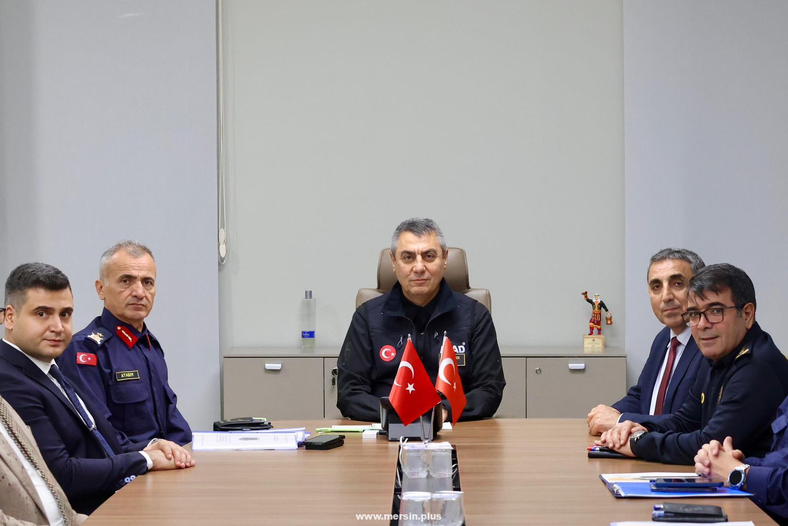 Güvenlik Önlemleri Masada: Vali Atilla Toros’tan Silifke, Aydıncık ve Gülnar İçin Asayiş Toplantısı