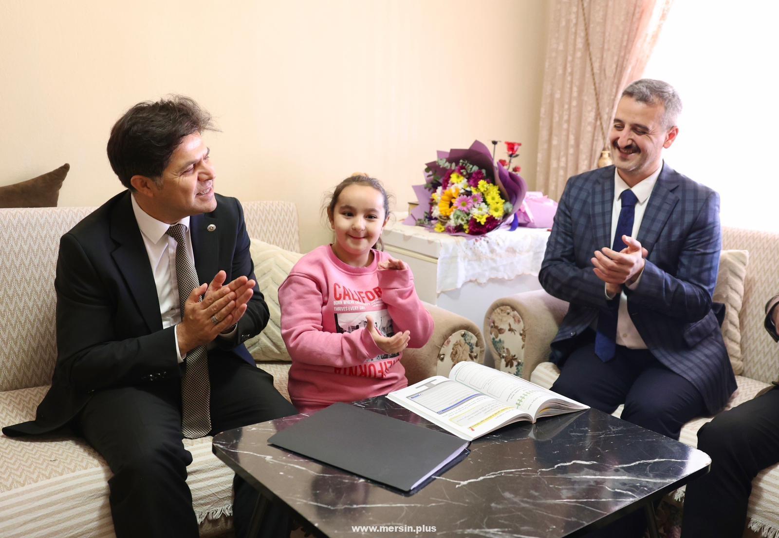 Evde Eğitim Öğrencisine Şefkatli Dokunuş: İl Müdürü Özdemirci’den 3 Aralık Engelliler Günü Buluşması