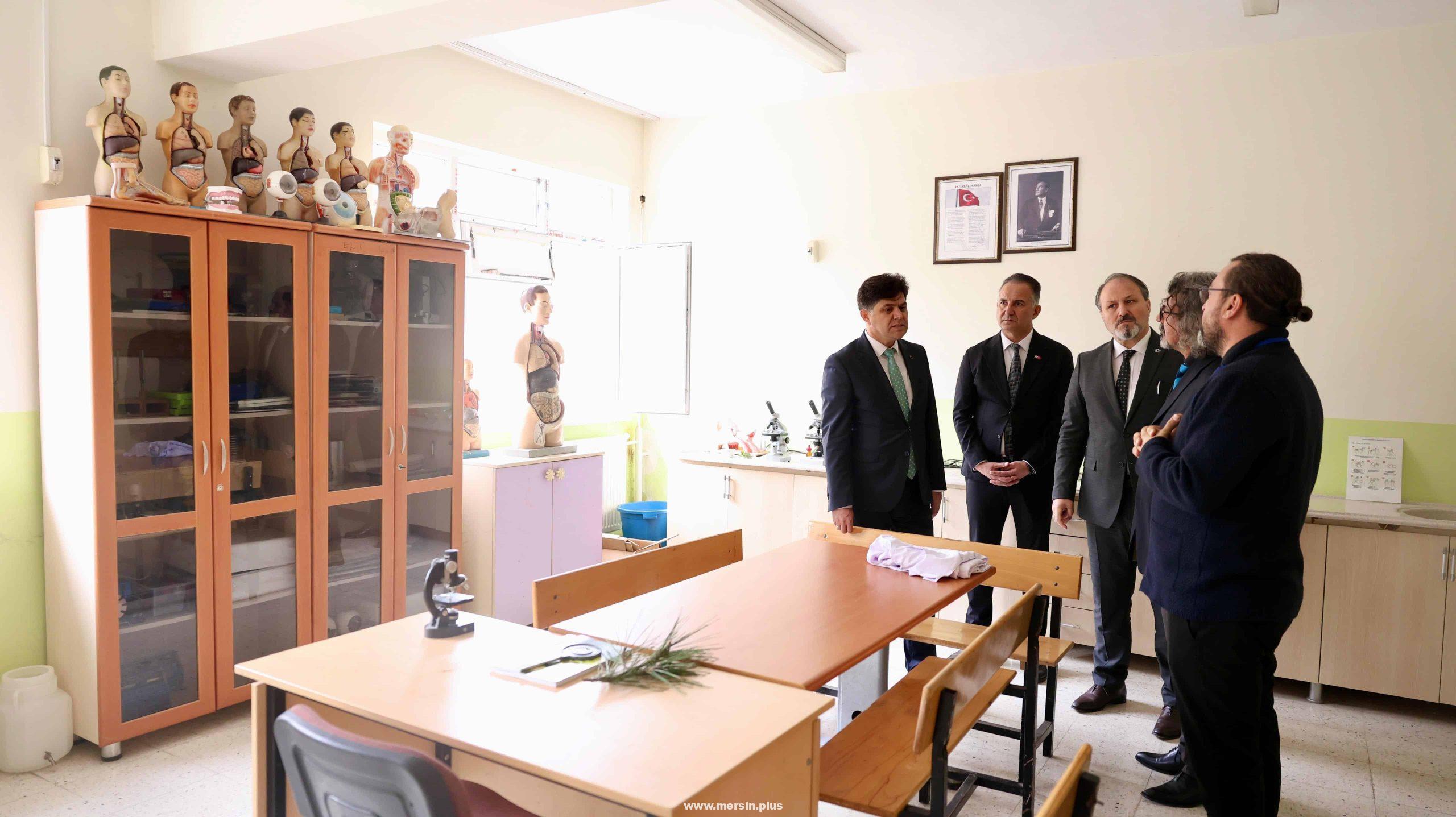 İl Müdürü Özdemirci Çamlıyayla’da Öğrencilerle Buluştu, Projeleri İnceledi