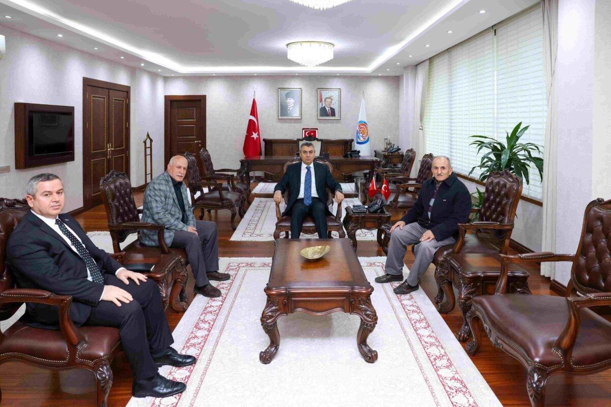 Vali̇mi̇z Sayin Ati̇lla Toros, Zi̇yareti̇ne Gelen Şehi̇t Poli̇s Memuru Veysi̇ Kaki’ Nin Babasi Yilmaz Kaki Ve Akrabasi Şaban İvegen İle Görüştü