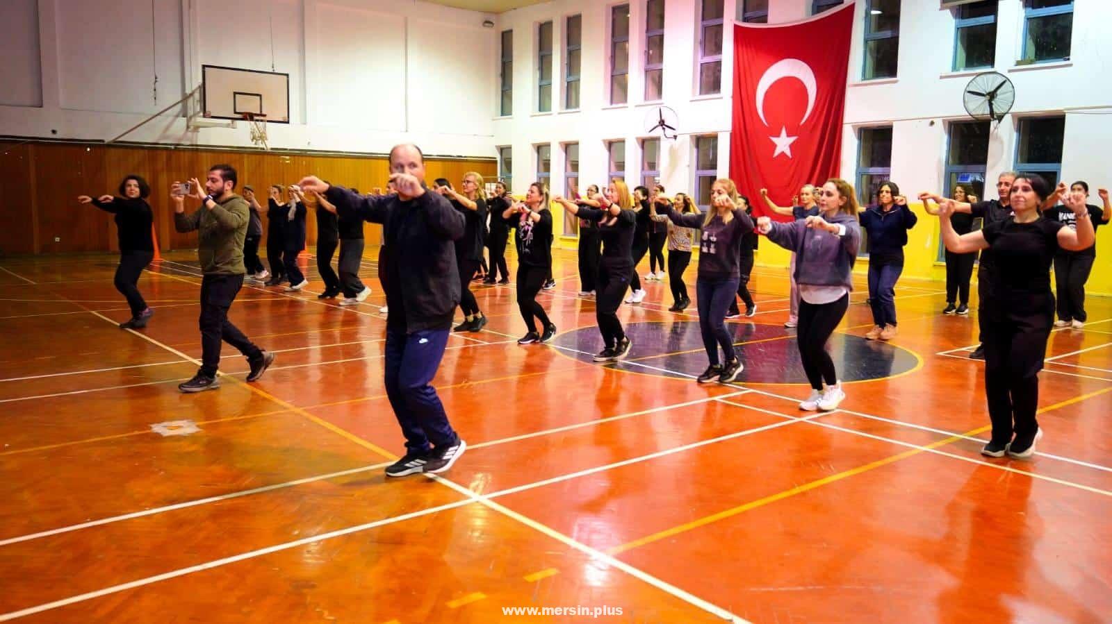 Maarif Halk Dansları Ekibinden Eğitimcilerin Provalarına Yoğun İlgi