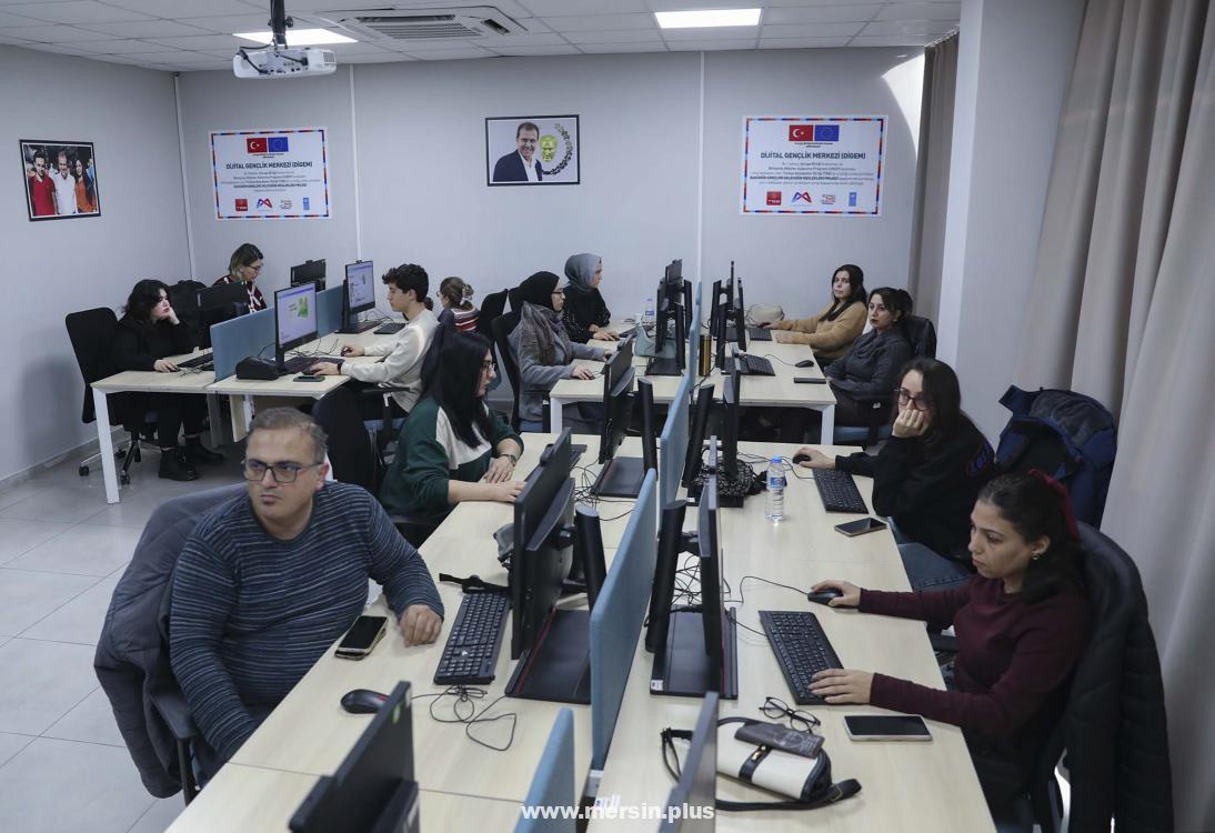 Mercek’te Dijital Tasarım ve Canva Kursu Gençleri Geleceğe Hazırlıyor