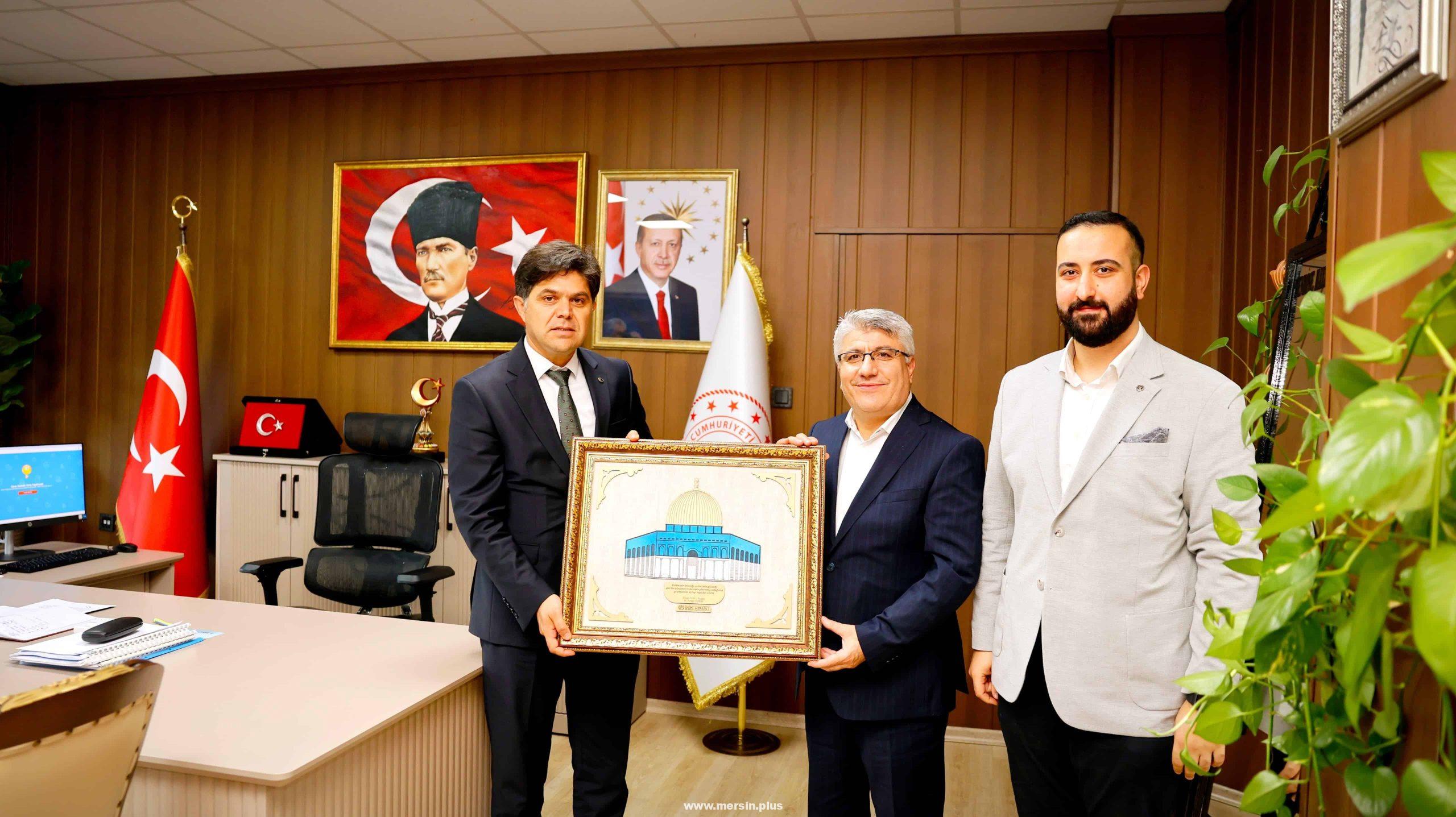 Mersin’de İHH Heyetinden Müdür Özdemirci’ye Anlamlı Ziyaret