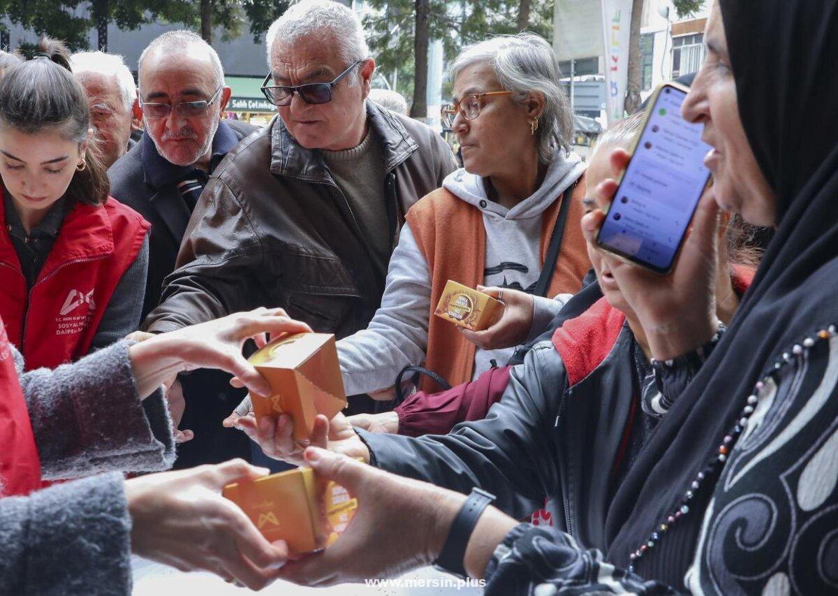 Regaip Kandili’nde Büyükşehir’den 15 Bin Kişiye Kandil Simidi İkramı