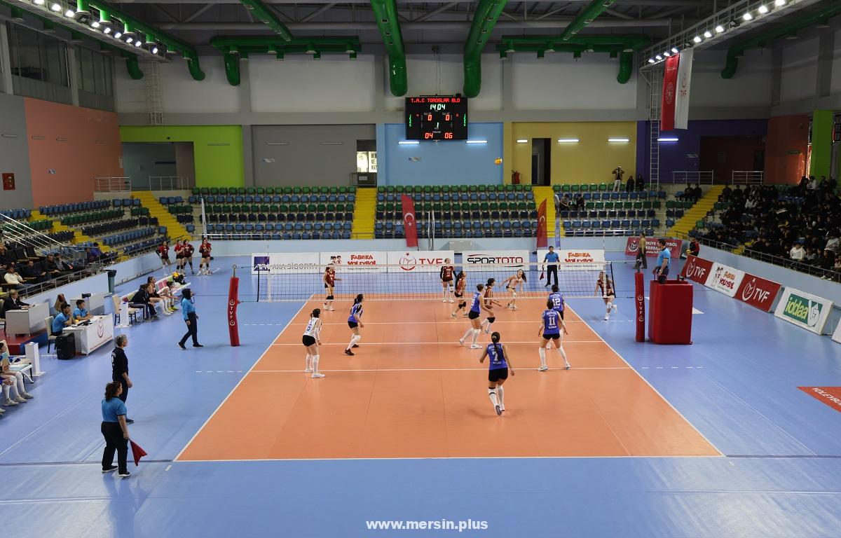 Toroslar Belediyesi Kadın Voleybol Takımı Tarsus Amerikan Koleji’ni 3-0 Mağlup Etti